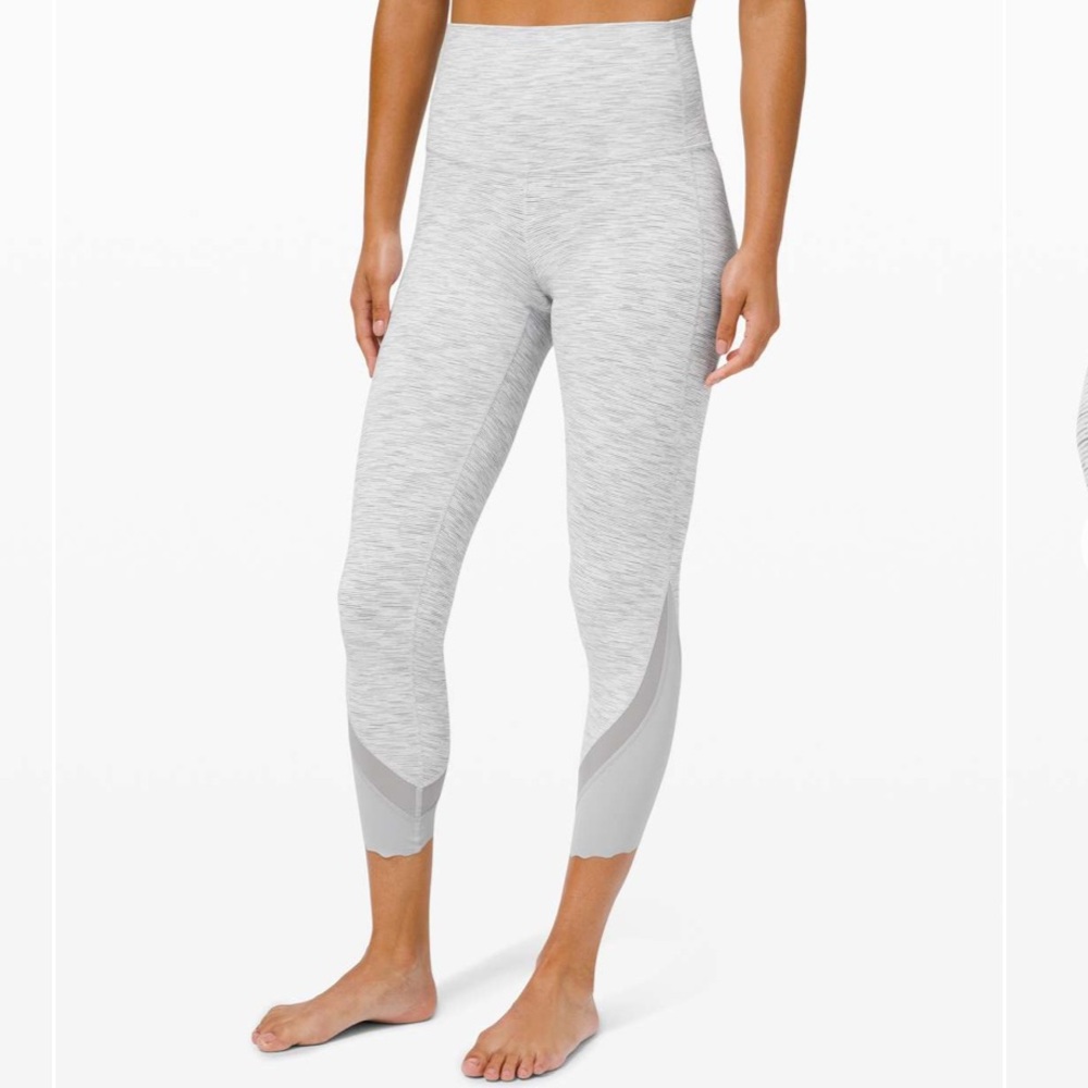Lululemon Wunder Under Crop High Rise | Grey Wee Are From Space | size 4